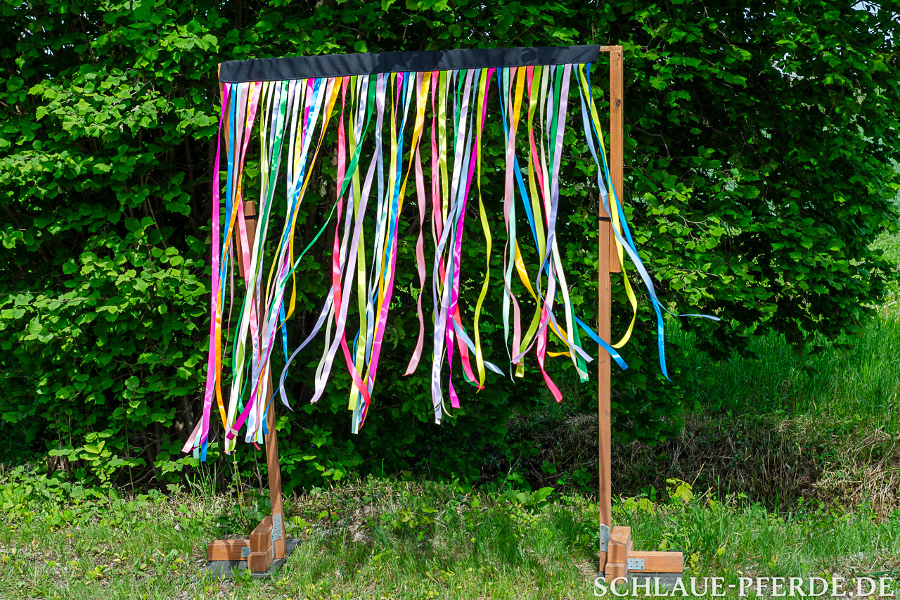 Bunter Flattervorhang, Hindernis mobiler Parcours, Horse Agility Parcours, Trailparcours, Gelassenheitsparcours