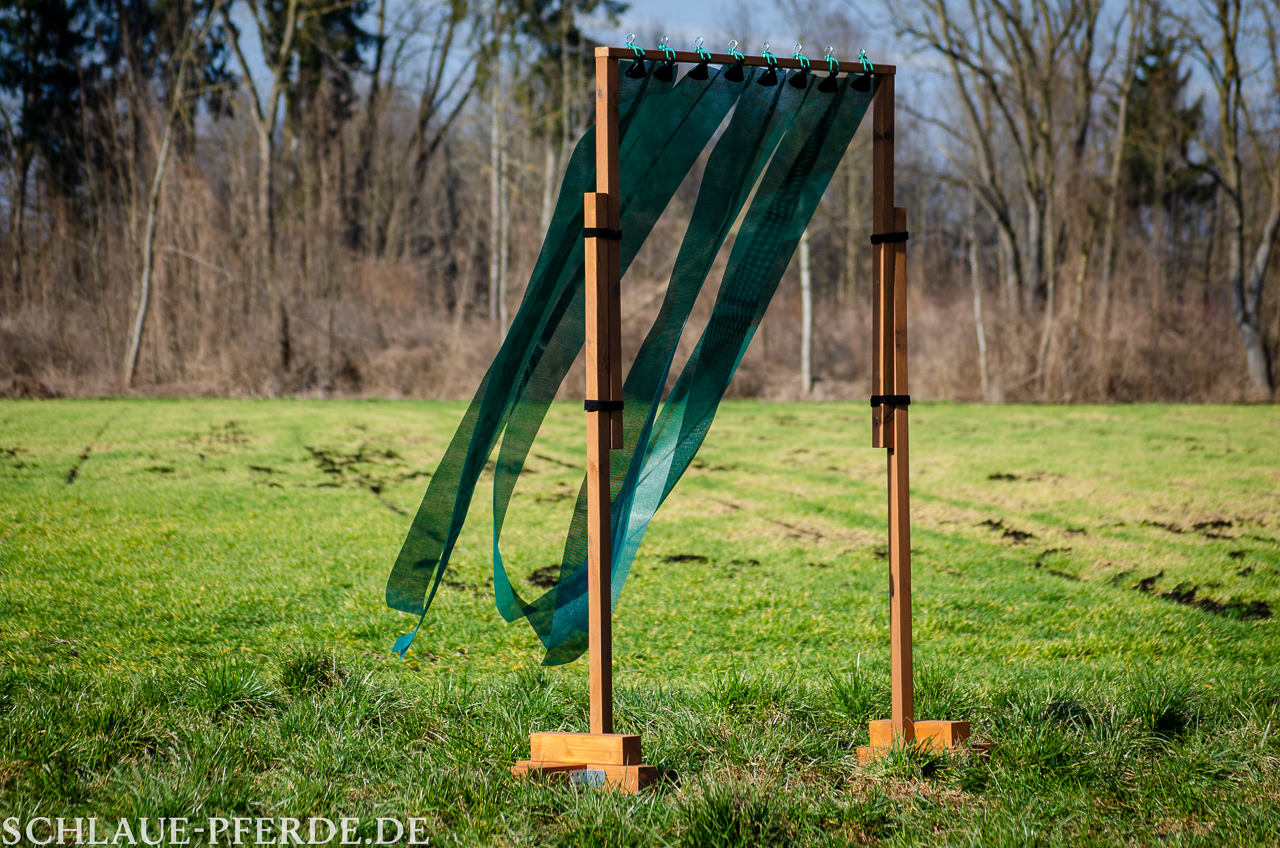 Flattervorhang, Hindernis mobiler Parcours, Horse Agility Parcours, Trailparcours, Gelassenheitsparcours